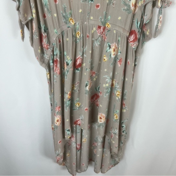 Torrid Top Womens High Low Pullover Tunic Cold Shoulder Floral V-Neck Gray Sz: 4 - Picture 5 of 13